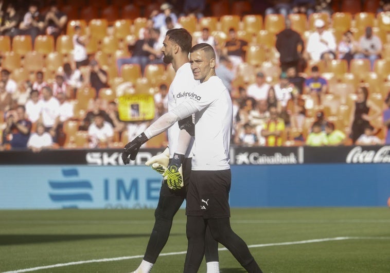 Mestalla ya despide a sus ídolos: Jaume y Mamardashvili, los primeros